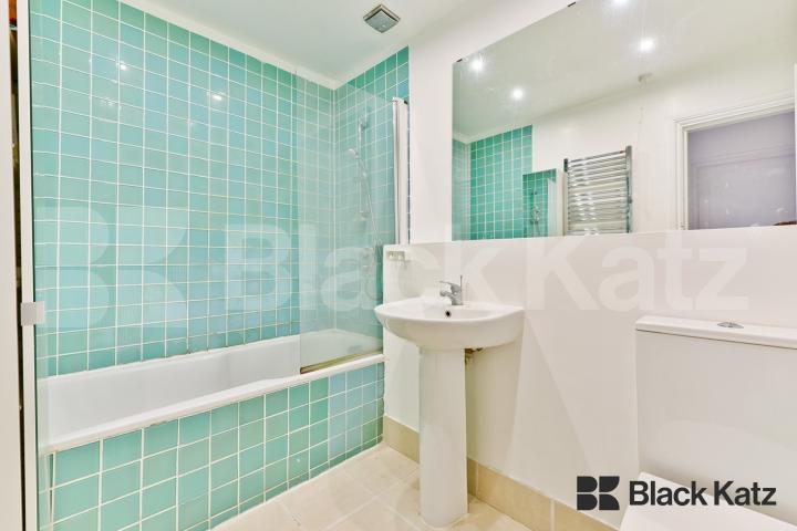 Superbly located to numerous amenities and transport links Union Street, Borough